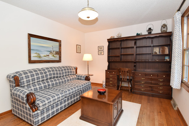 725 Elm St, Wheaton, IL 60189 photo 4
