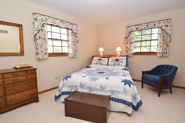 725 Elm St, Wheaton, IL 60189 photo 9