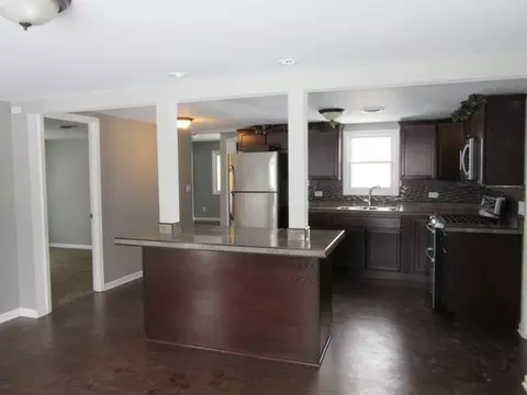 1138 Bangs St, Aurora, IL 60505 photo 4