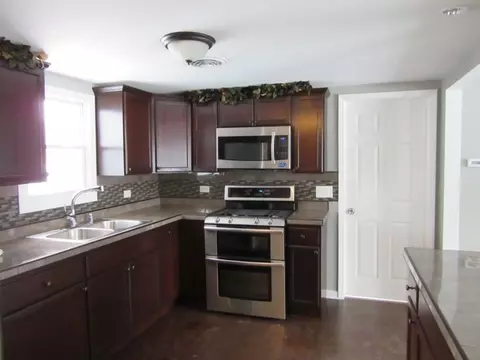 1138 Bangs St, Aurora, IL 60505 photo 5