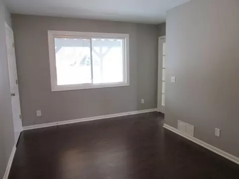 1138 Bangs St, Aurora, IL 60505 photo 9