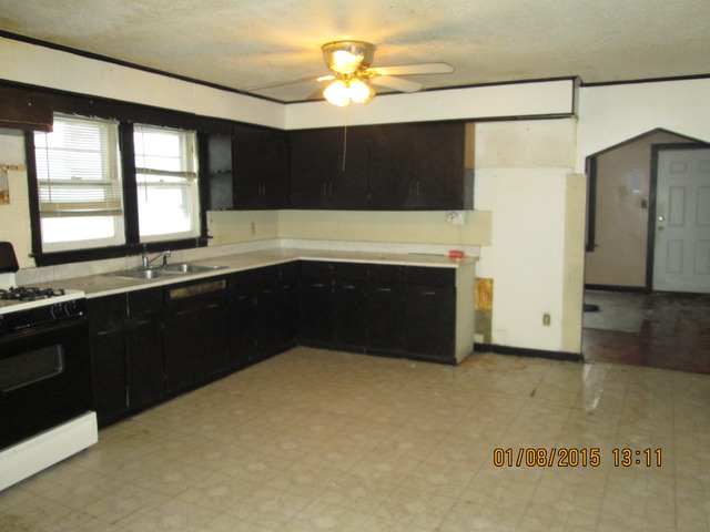 2717 Commercial Ave, Chicago Heights, IL 60411 photo 3
