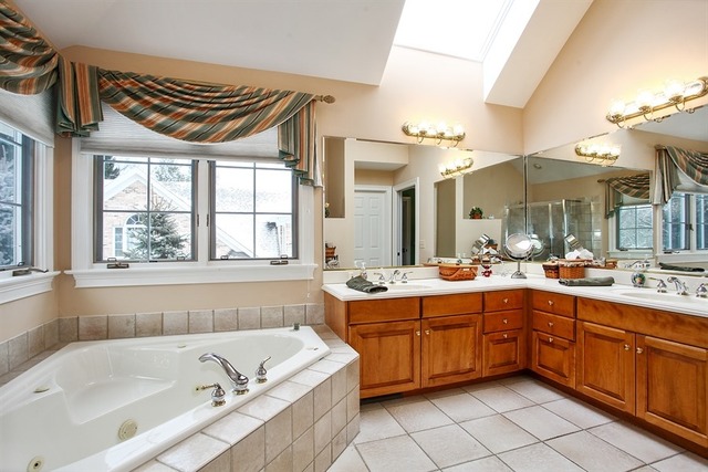 1017 Penny Ln, Wheaton, IL 60189 photo 14