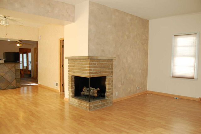 412 Wilcox Ave, Elgin, IL 60123 photo 4