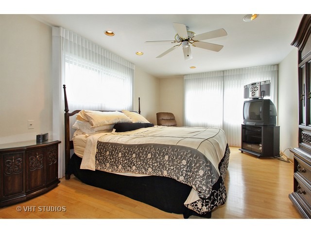 1808 E Boulder Dr, Mount Prospect, IL 60056 photo 9