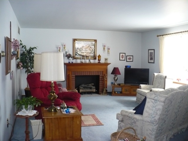 331 W Erickson St, Lee, IL 60530 photo 2