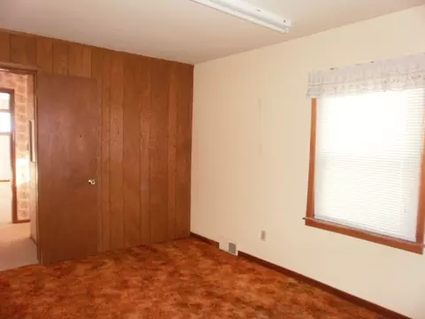 1127 Plain St, Peru, IL 61354 photo 8