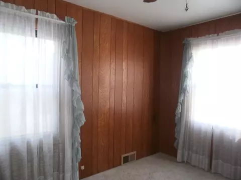 1127 Plain St, Peru, IL 61354 photo 9