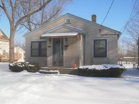 1127 Plain St, Peru, IL 61354 photo 1