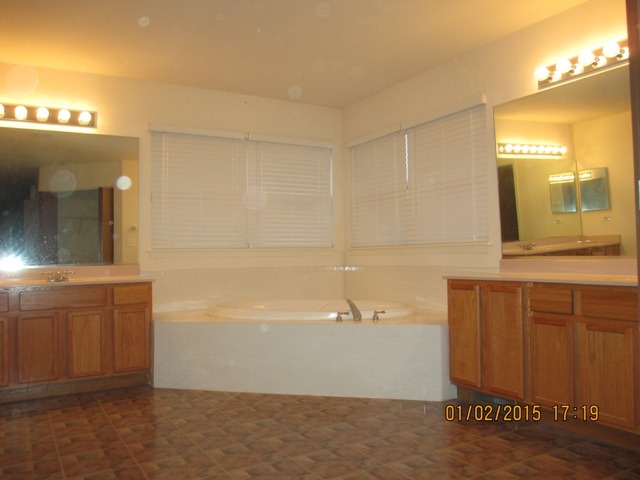 1638 Montclair Dr, Elgin, IL 60123 photo 9