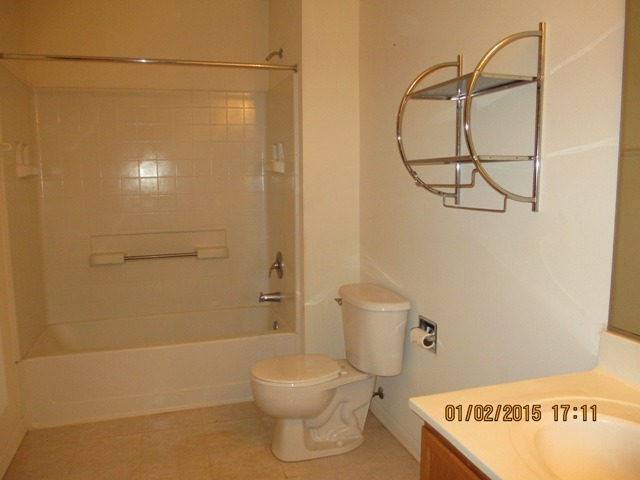 1638 Montclair Dr, Elgin, IL 60123 photo 11