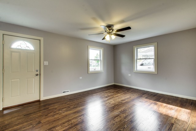  2729 Westbrook Dr, Franklin Park, IL 60131 photo 2