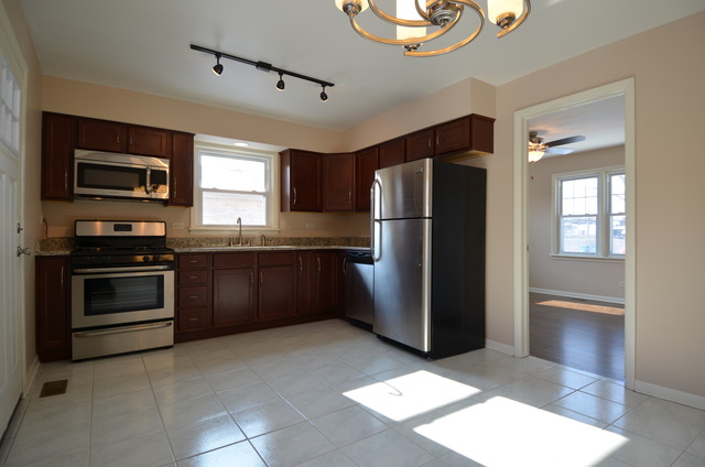 14639 Springfield Ave, Midlothian, IL 60445 photo 3