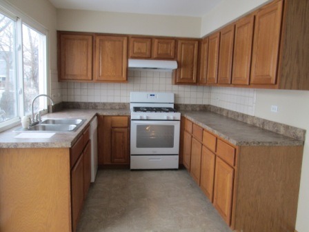 2069 Sutherland Pl, Hoffman Estates, IL 60169 photo 4