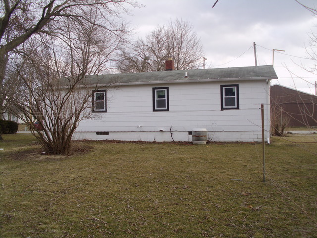 206 E Maple St, Chatsworth, IL 60921 photo 2
