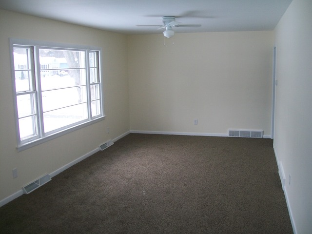 4506 Clearview Dr, Mchenry, IL 60050 photo 2