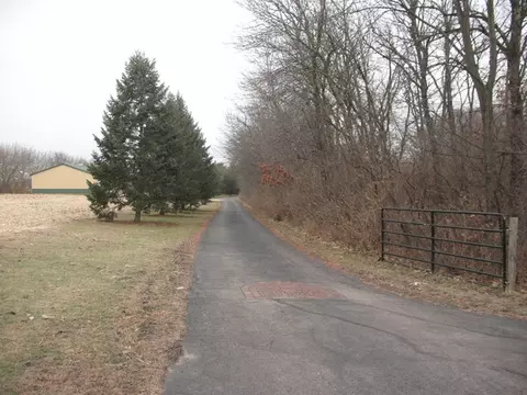 3040 E Spring Rd, Mazon, IL 60444 photo 3