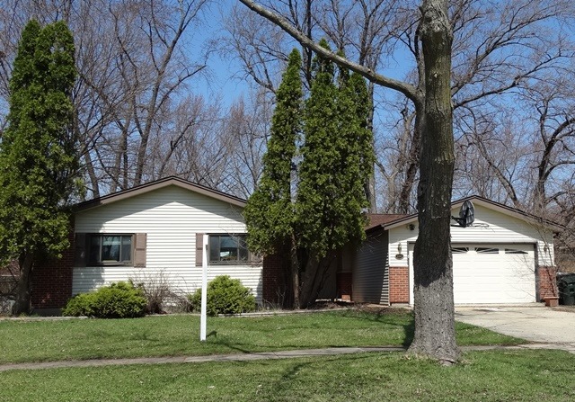 590 Milton Ln, Hoffman Estates, IL 60169 photo 1