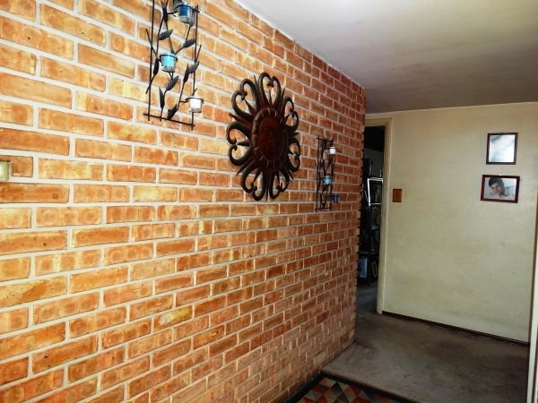 590 Milton Ln, Hoffman Estates, IL 60169 photo 3