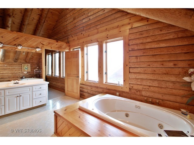 10716 Button Rd, Hebron, IL 60034 photo 9