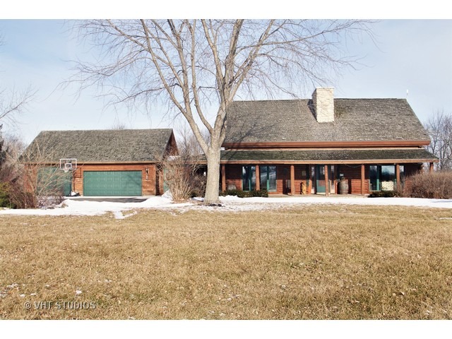 10716 Button Rd, Hebron, IL 60034 photo 1