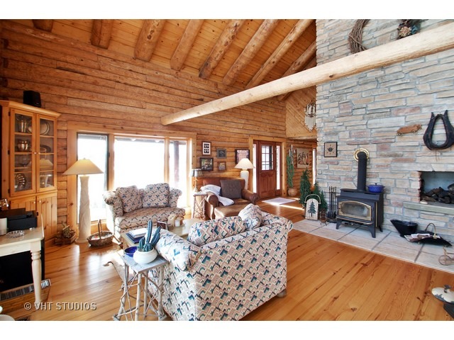 10716 Button Rd, Hebron, IL 60034 photo 5