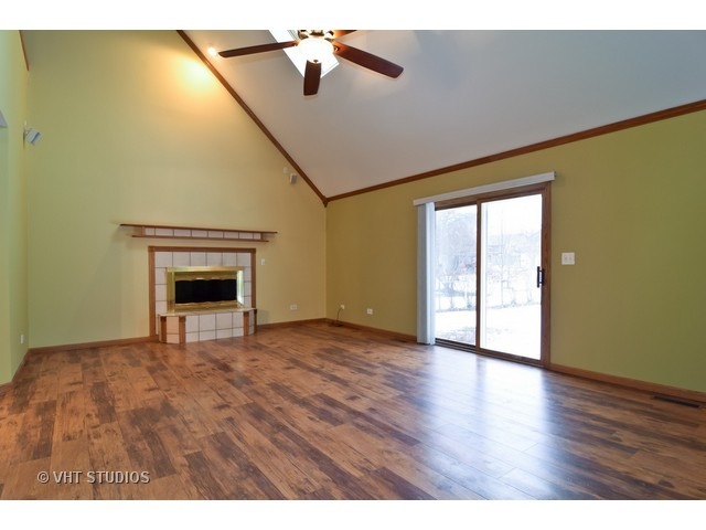 28 Allen Dr, Elgin, IL 60120 photo 4