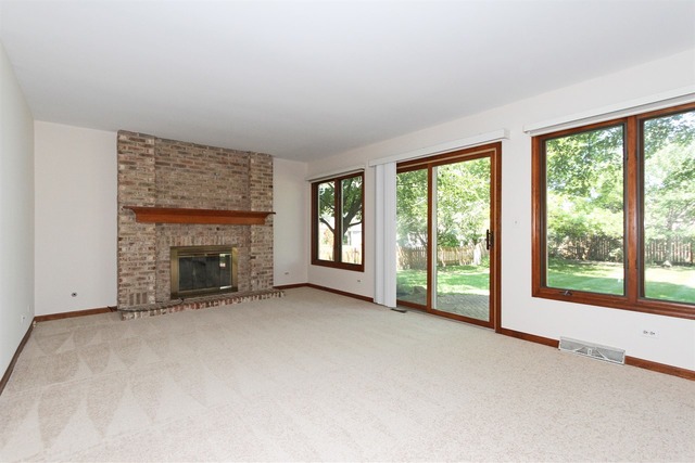 1189 Charter Oaks Dr, Bartlett, IL 60103 photo 4