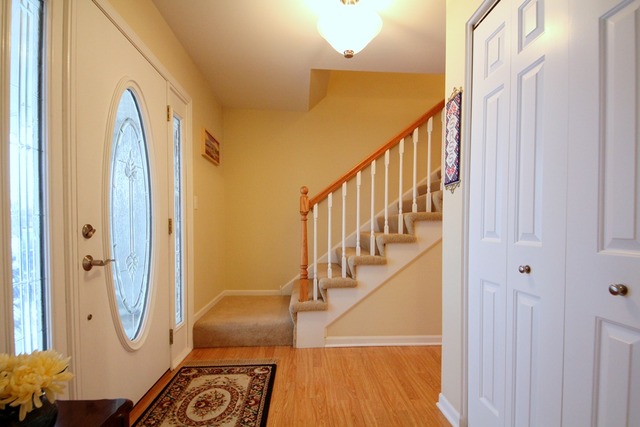 301 High Point Dr, Lake Villa, IL 60046 photo 2