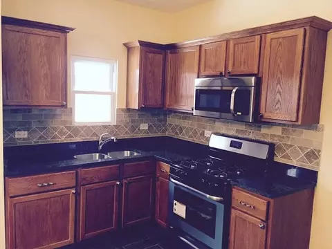 1005 Jackson St, Aurora, IL 60505 photo 2
