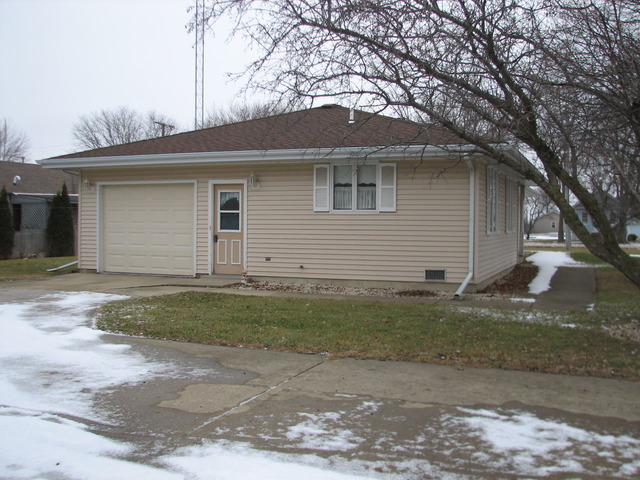 315 N Cedar St, Gardner, IL 60424 photo 9