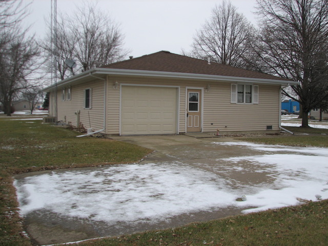 315 N Cedar St, Gardner, IL 60424 photo 8