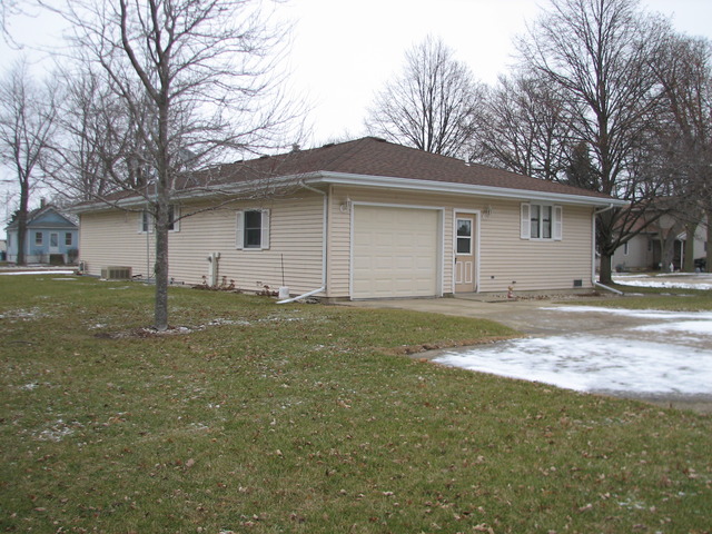315 N Cedar St, Gardner, IL 60424 photo 7