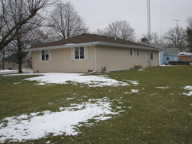 315 N Cedar St, Gardner, IL 60424 photo 6