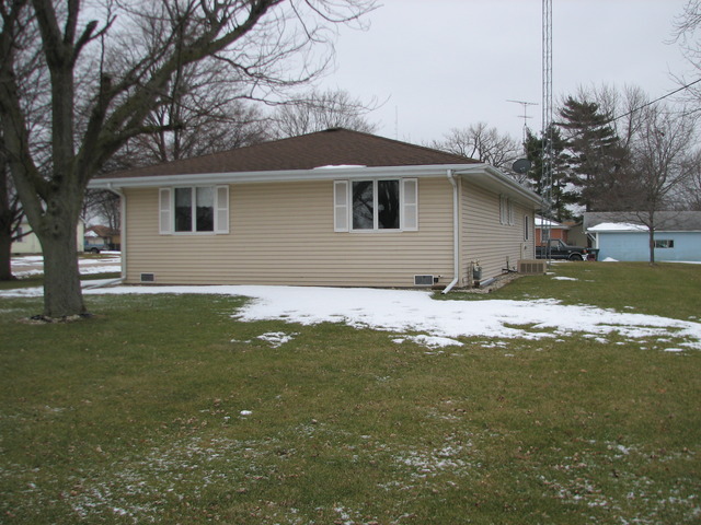 315 N Cedar St, Gardner, IL 60424 photo 5