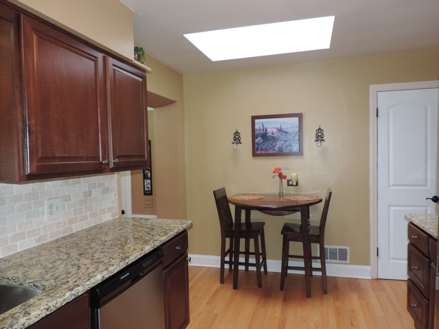 626 S Spring Rd, Elmhurst, IL 60126 photo 9