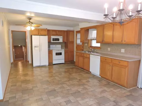 2313 185th St, Lansing, IL 60438 photo 2