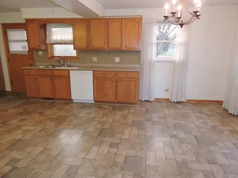 2313 185th St, Lansing, IL 60438 photo 3