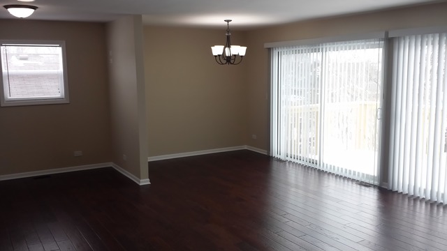 2305 Cove Dr, Hanover Park, IL 60133 photo 3