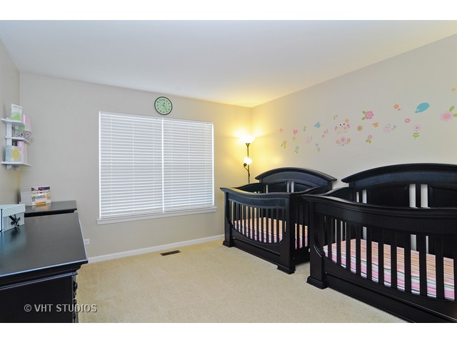 11 E Willow Rd, Wheeling, IL 60090 photo 8