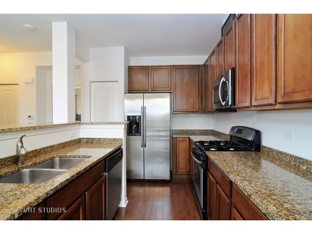 11 E Willow Rd, Wheeling, IL 60090 photo 3