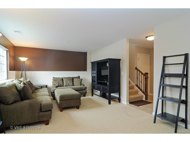 11 E Willow Rd, Wheeling, IL 60090 photo 5