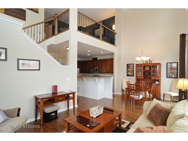 11 E Willow Rd, Wheeling, IL 60090 photo 2