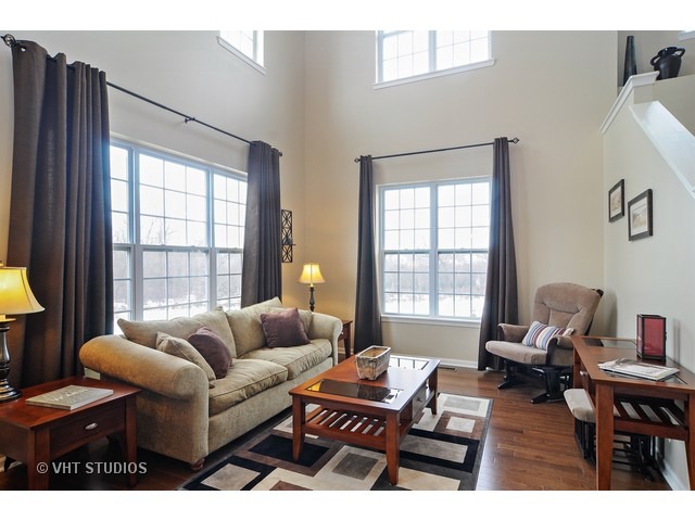 11 E Willow Rd, Wheeling, IL 60090 photo 1