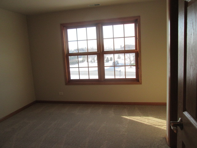 2004 Black Oak Dr, Mchenry, IL 60050 photo 9