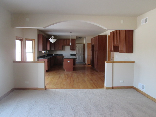 2004 Black Oak Dr, Mchenry, IL 60050 photo 2