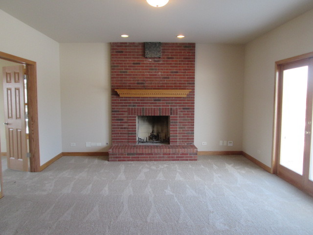 2004 Black Oak Dr, Mchenry, IL 60050 photo 3