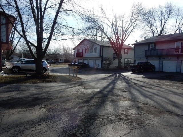 217 Eagle Ct #b, Bolingbrook, IL 60440 photo 2