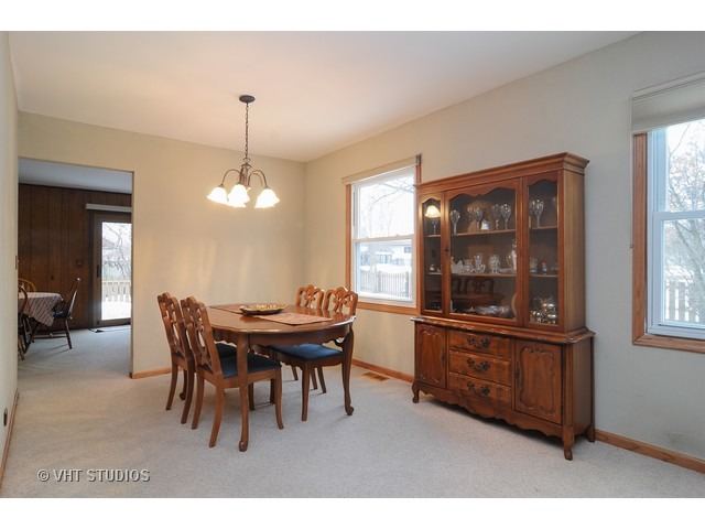 1630 Chesapeake Dr, Hoffman Estates, IL 60192 photo 4