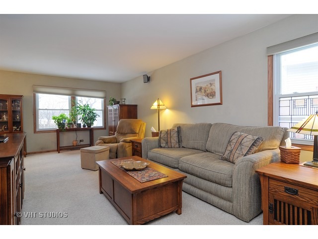 1630 Chesapeake Dr, Hoffman Estates, IL 60192 photo 1